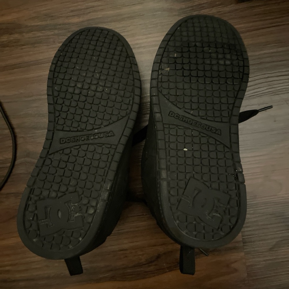 DC Black Sneakers with Padded Comfort and Durable Sole - Picture 4 of 4